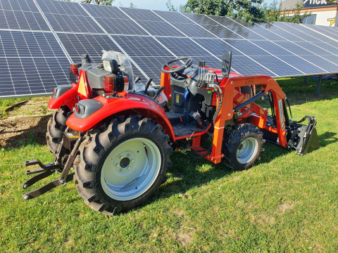 Traktor Massey Fergusson 6028 Maxpro z ładowaczem