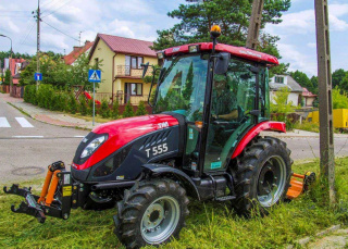 Traktor TYM T555