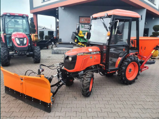 Traktor komunalny całoroczny Kubota B2441 24KM kabina+pług+solarka