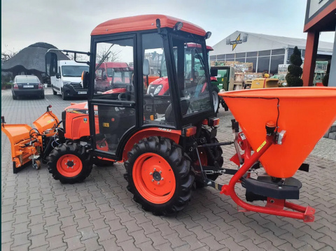 Traktor komunalny całoroczny Kubota B2441 24KM kabina+pług+solarka