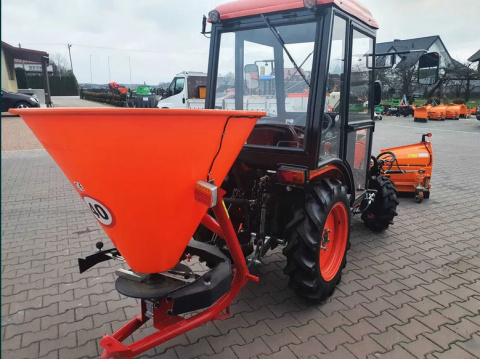 Traktor komunalny całoroczny Kubota B2441 24KM kabina+pług+solarka