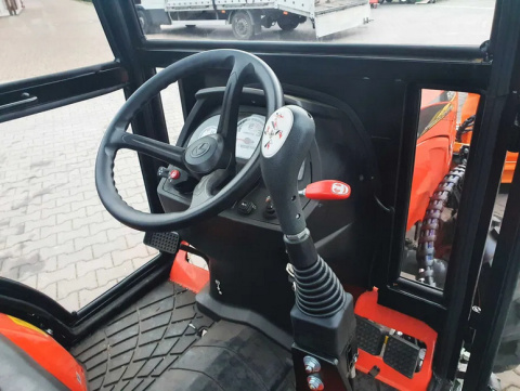 Traktor komunalny całoroczny Kubota B2441 24KM kabina+pług+solarka