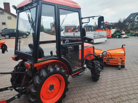 Traktor komunalny całoroczny Kubota B2441 24KM kabina+pług+solarka