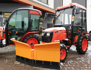 Traktor komunalny całoroczny Kubota B2741 kabina pług strzałka solarka