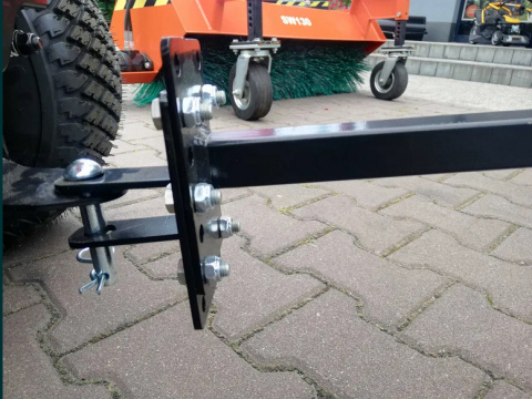 Aerator i wertykulator 2w1 do traktorka ogrodowego 110 cm