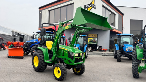 Ciągnik John Deere 3038E z ładowaczem czołowym John Deere 300E