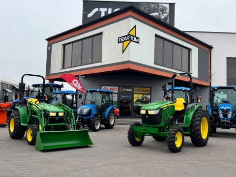 Ciągnik John Deere 3038E z ładowaczem czołowym John Deere 300E