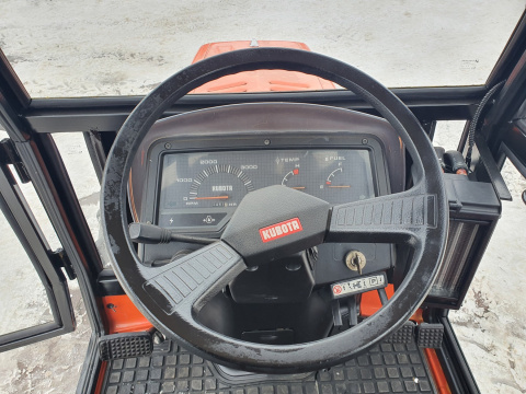 Traktor Kubota x20 z ogrzewaną kabiną