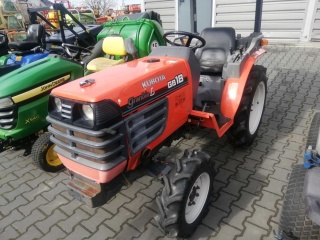 Ciągnik Kubota GB-18
