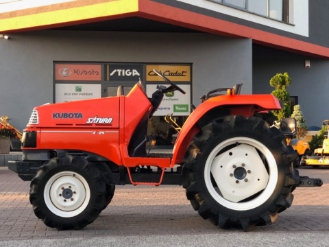 Ciągnik Kubota Saturn X24