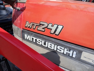 Ciągnik Mitsubishi MT 241 z ładowaczem