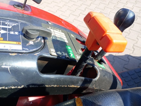 Ciąnik Mitsubishi MT205 Z Półkabiną