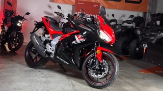 Motocykl Barton Blade-R