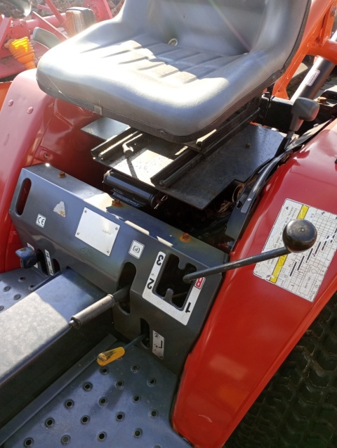 Ciągnik Massey Fergusson 1205