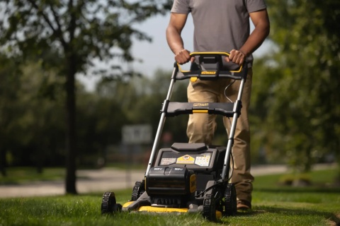 DEWALT akumulatorowa kosiarka z napędem 2x18V XR, 53 cm DCMWSP156N-XJ