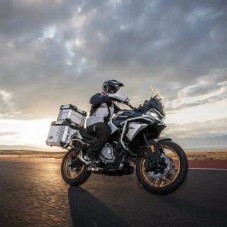 Motocykl CFMOTO 700 MT 2025