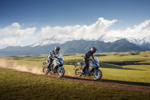 Motocykl CFMOTO 700 MT