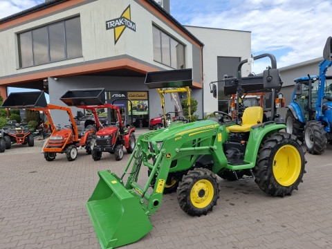 Ciągnik John Deere 3038E z ładowaczem czołowym John Deere 300E