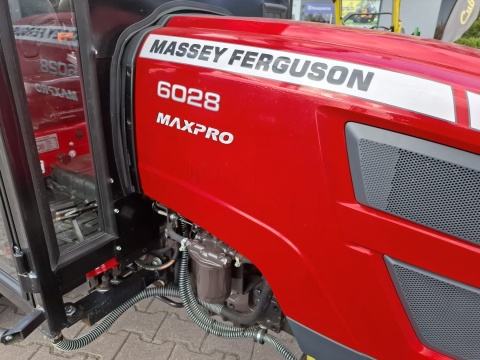 Miniciągnik Massey Fergusson 6028 z kabiną - 28 KM