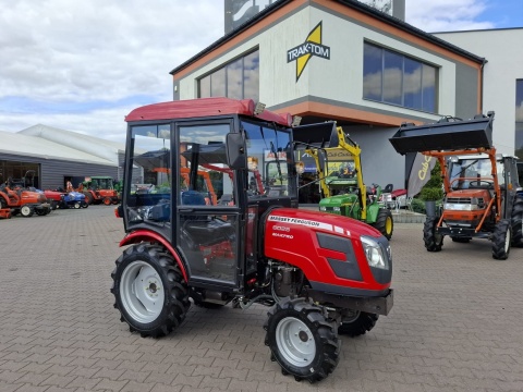 Miniciągnik Massey Fergusson 6028 z kabiną - 28 KM