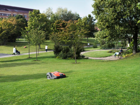 Robot koszący Husqvarna Automower® 420 Robot koszący Husqvarna Automower® 420
