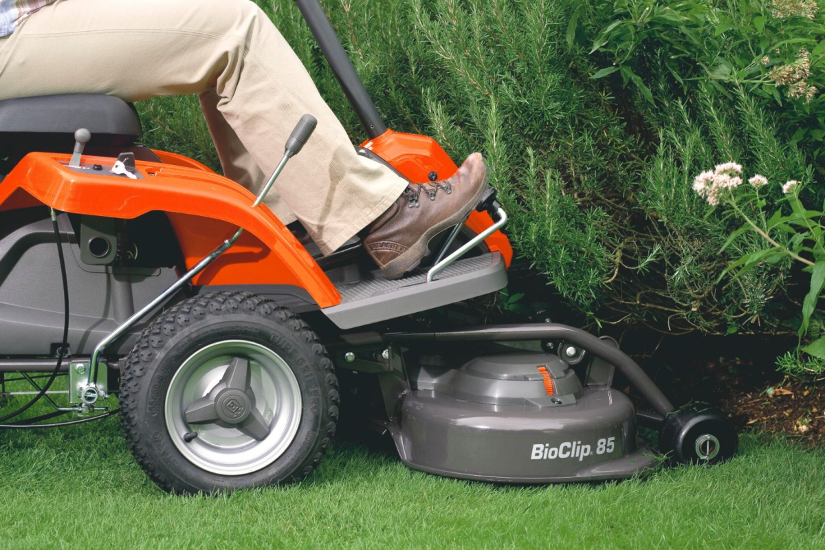 Husqvarna R 216T AWD Husqvarna R 216T AWD