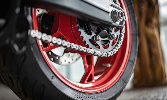 Jak dbać o filtr powietrza, łańcuch i olej w motocyklu terenowym?