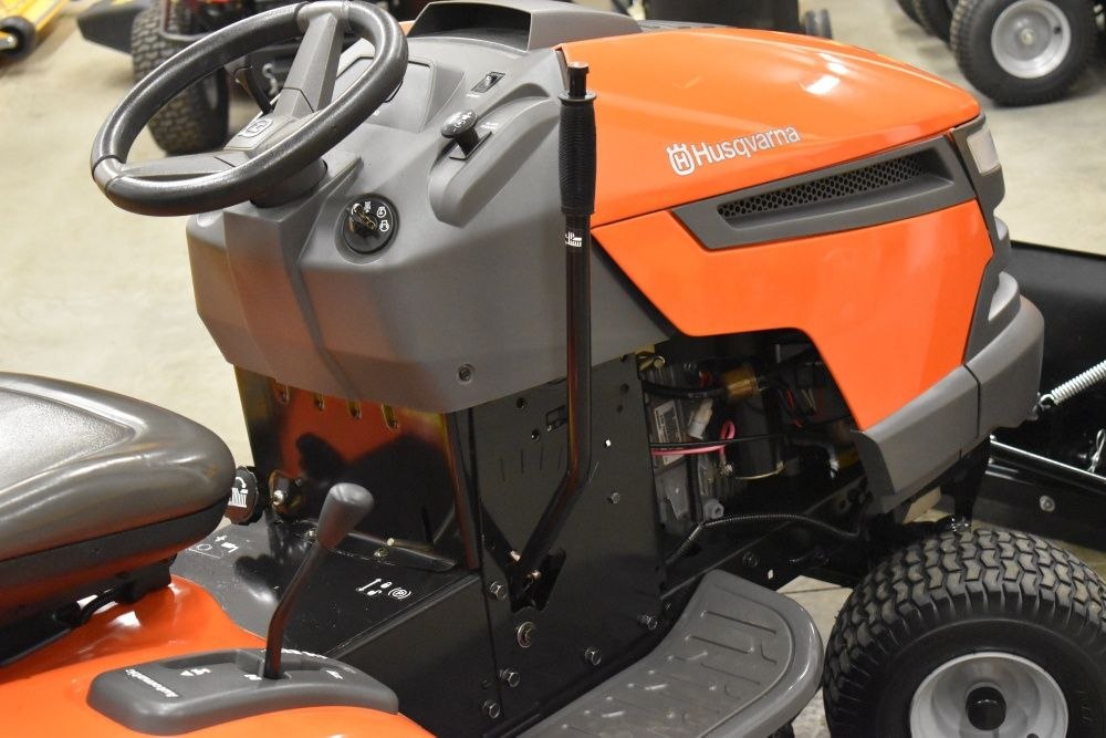 Traktor ogrodowy Husqvarna CTH150 V2 KAWASAKI 15KM POMPA pług śnieżny Radomsko - image 1