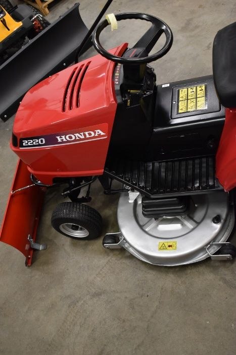 Traktorek kosiarka samojezdna z koszem Honda 2220 Hydrostat 20KM 122cm Radomsko - image 1