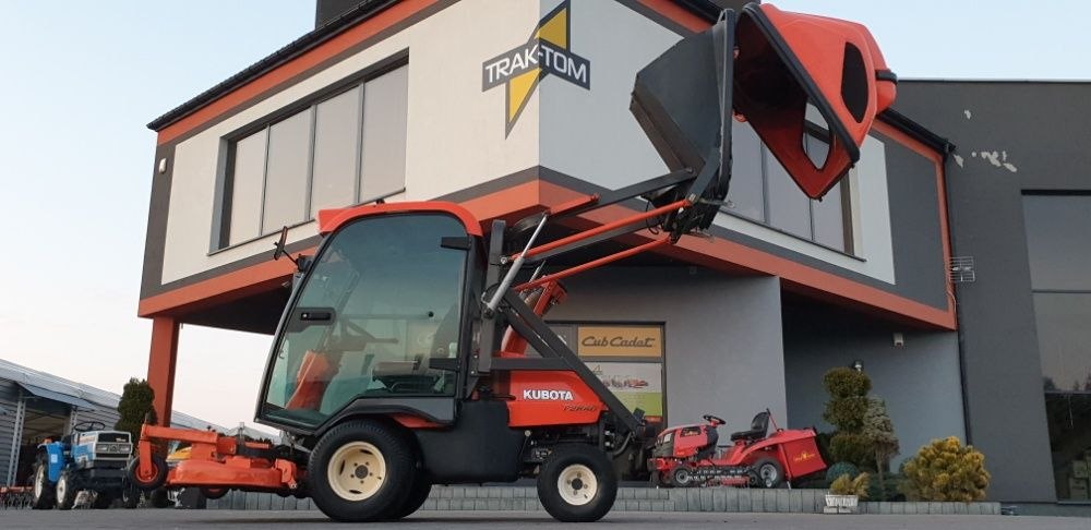 Profesjonalna kosiarka 180 cm 4x4 Kubota F2880 z koszem 600 L i kabiną Radomsko - image 1