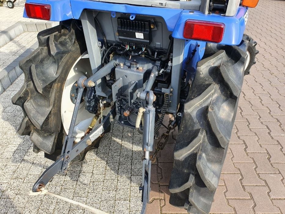 Traktor japoński ISEKI SIAL HUNTER 22 KM wspomaganie AWD ładowacz TUR Radomsko - image 1