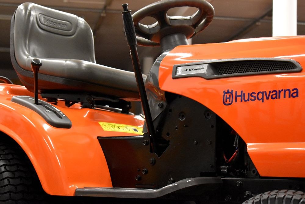 Trak-Tom Traktorek kosiarka Husqvarna CTH180 z pługiem śnieżnym Kawasa Radomsko - image 1
