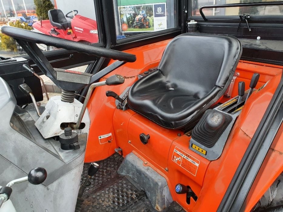 Traktor Kubota GL23 z kabiną ogrzewaną Naglak uchylny dach szyby drzwi Radomsko - image 1