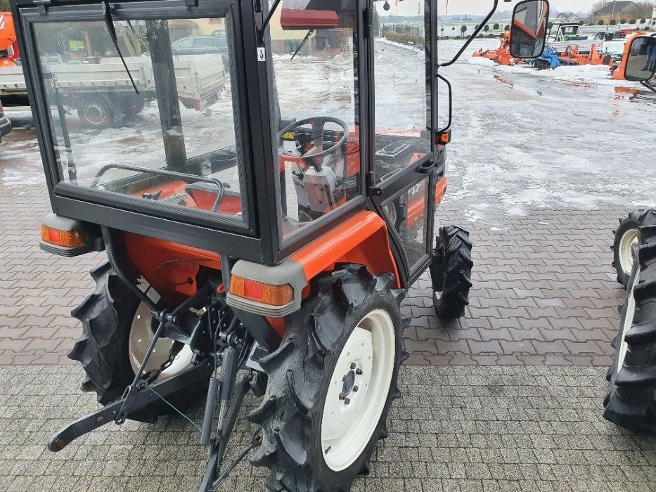 Traktor Kubota GL23 z kabiną ogrzewaną Naglak uchylny dach szyby drzwi Radomsko - image 1